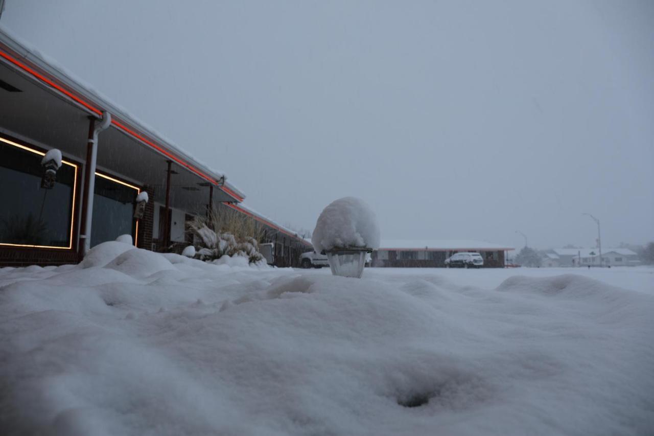 Raine Motel Valentine Extérieur photo